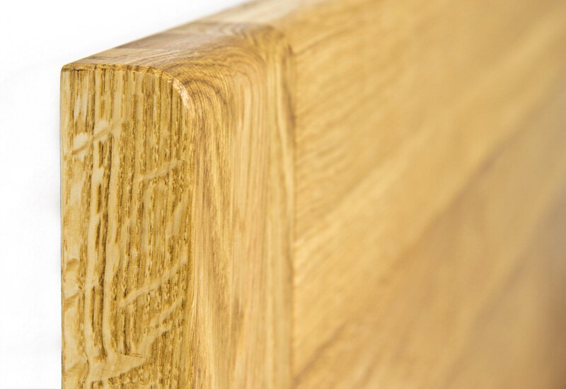 postel-z-masivu-ontario-dub-hlavove-celo-detail.jpg
