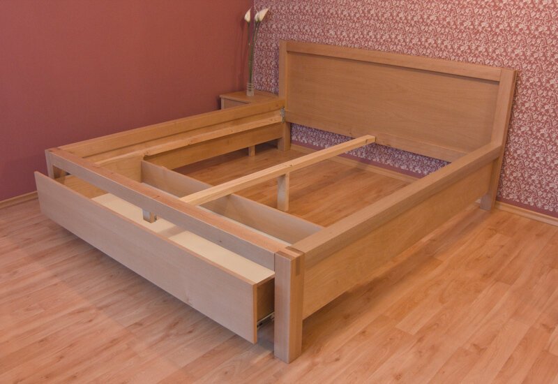 postel-z-masivu-amelie-ram.jpg